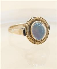 18K 3g 2mm Yellow Gold Moonstone Lady's Classic Floral Bezel Set Ring Size-4.5